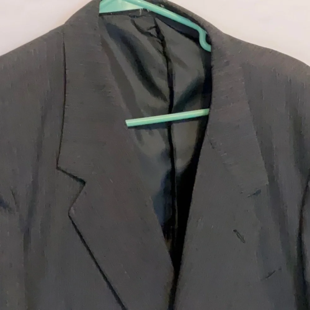 Men’s suit,size 44. Gray with blue and cream threads.